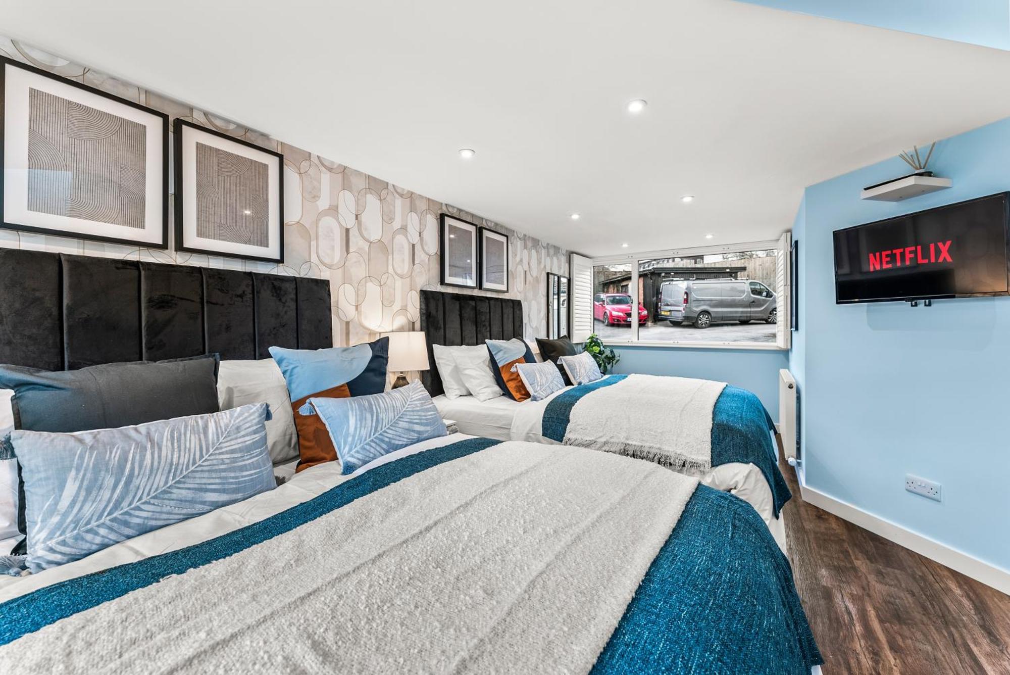 Elegant Retreat In Cheltenham - Garden & Parking Included Exterior foto