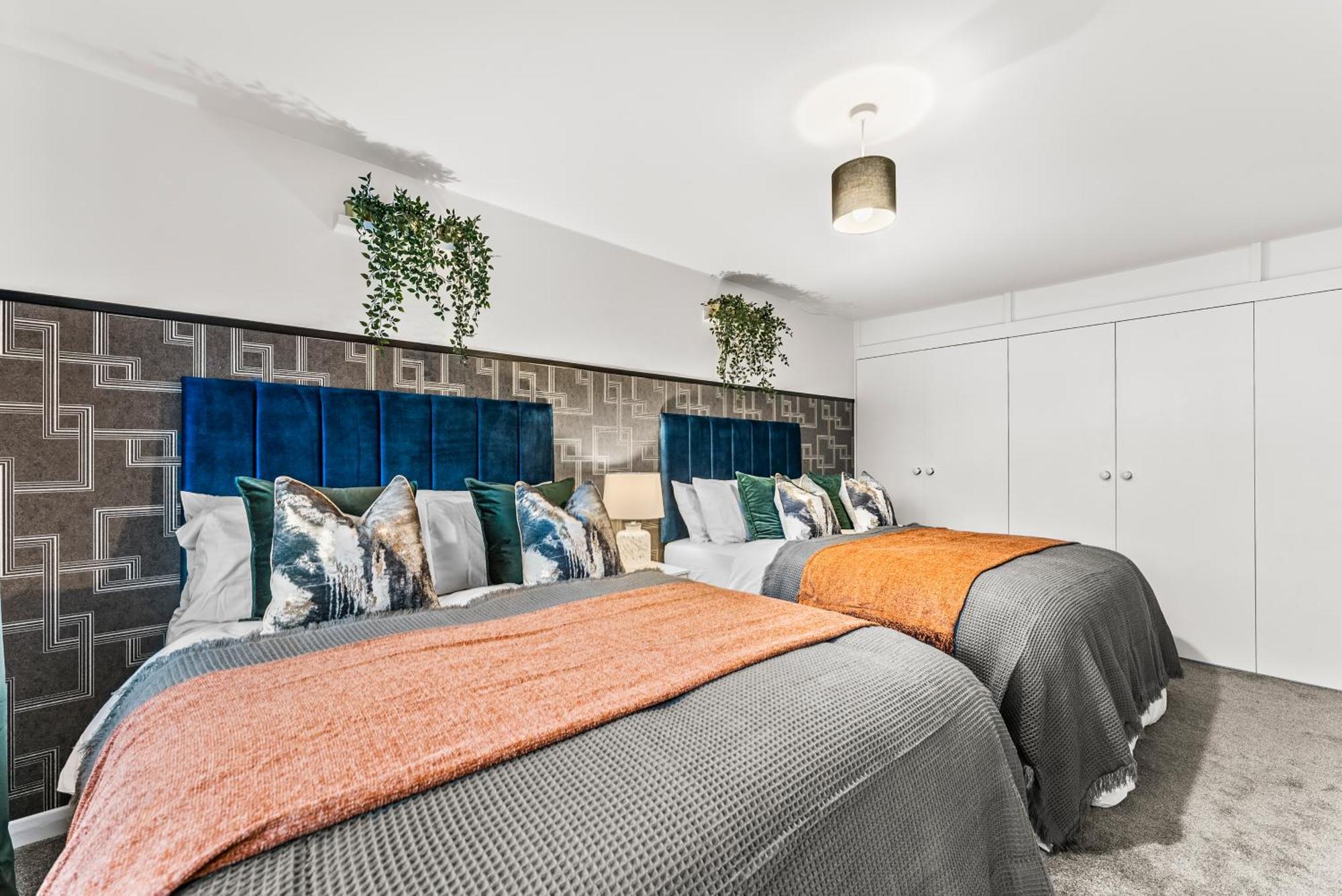 Elegant Retreat In Cheltenham - Garden & Parking Included Exterior foto