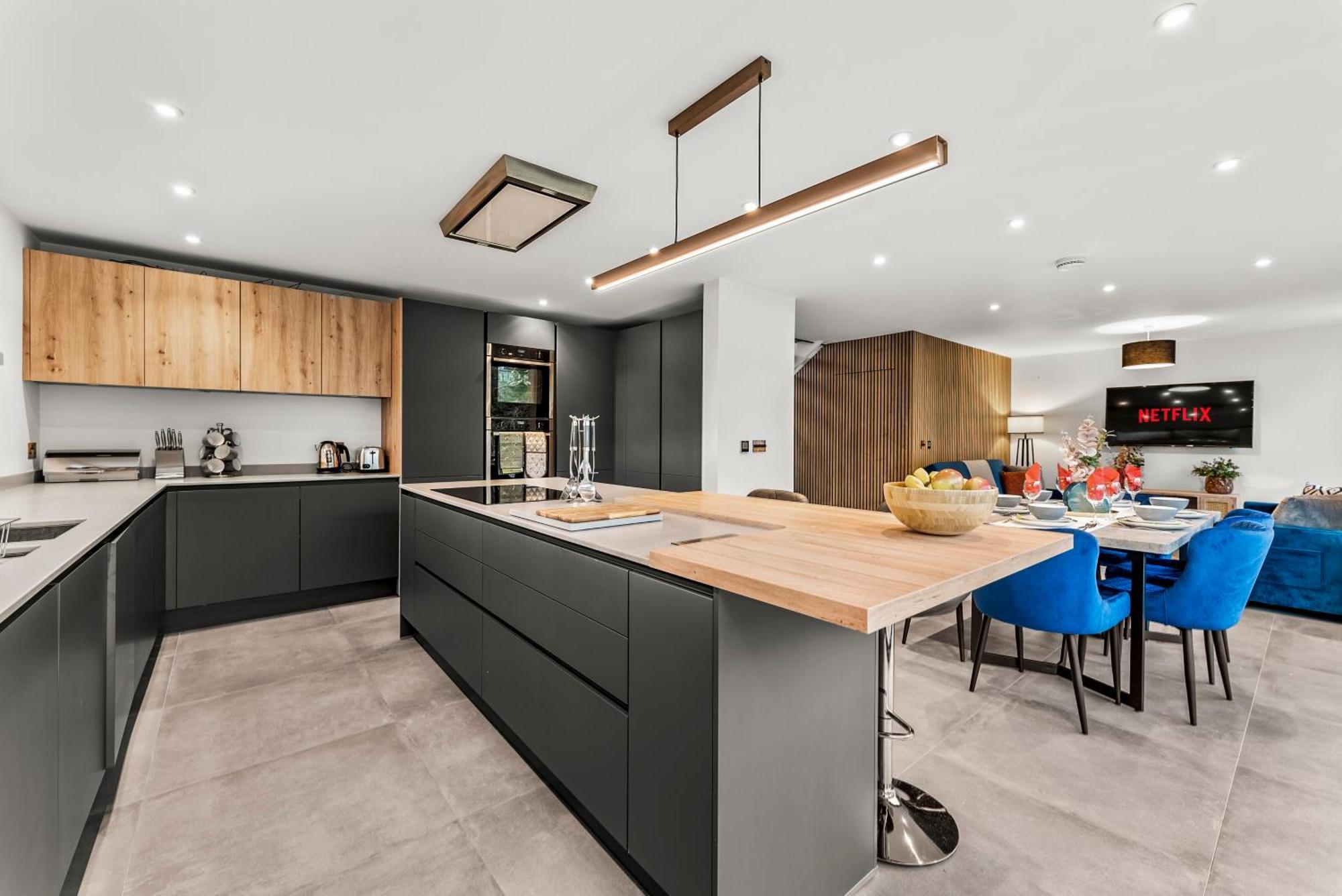 Elegant Retreat In Cheltenham - Garden & Parking Included Exterior foto