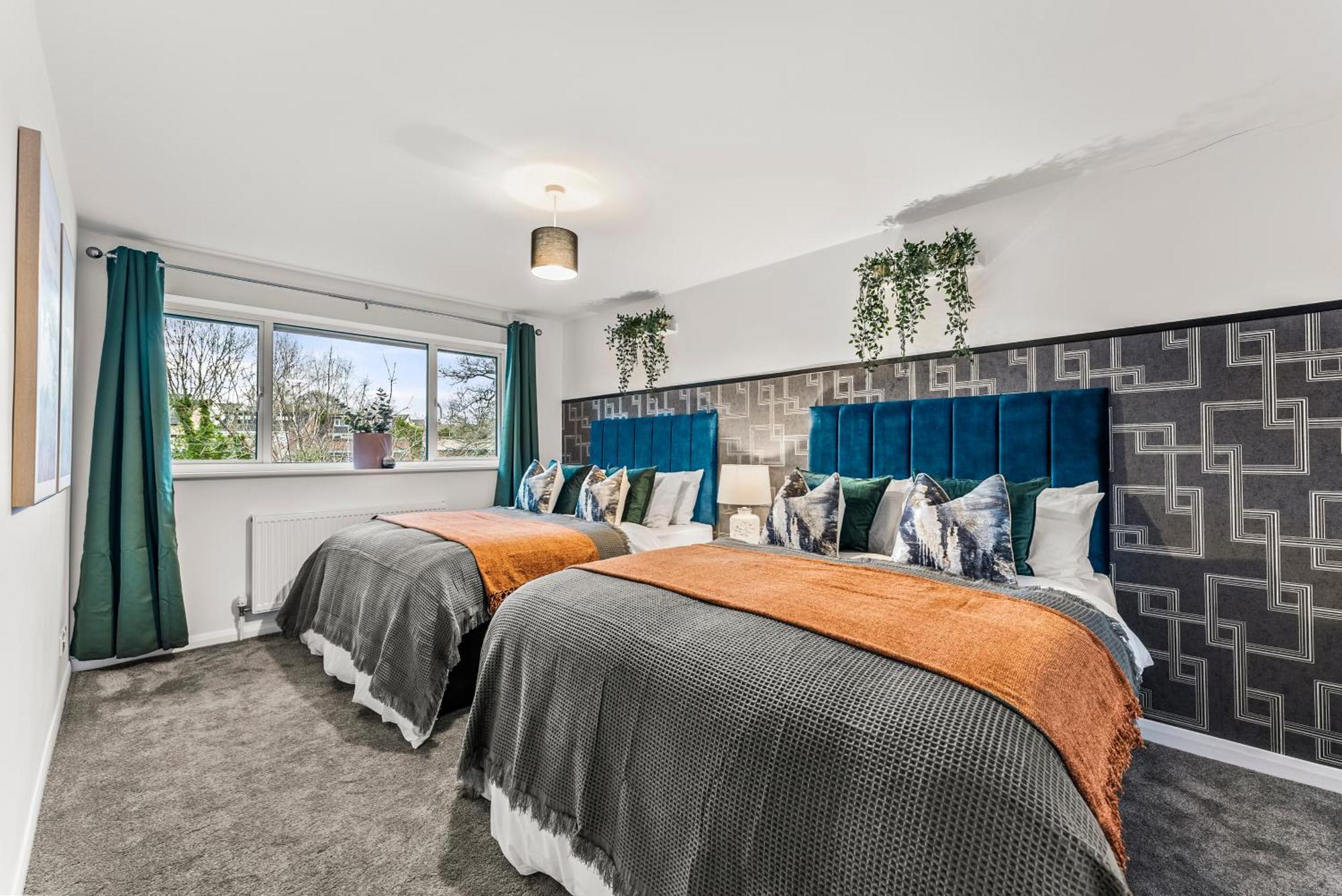 Elegant Retreat In Cheltenham - Garden & Parking Included Exterior foto